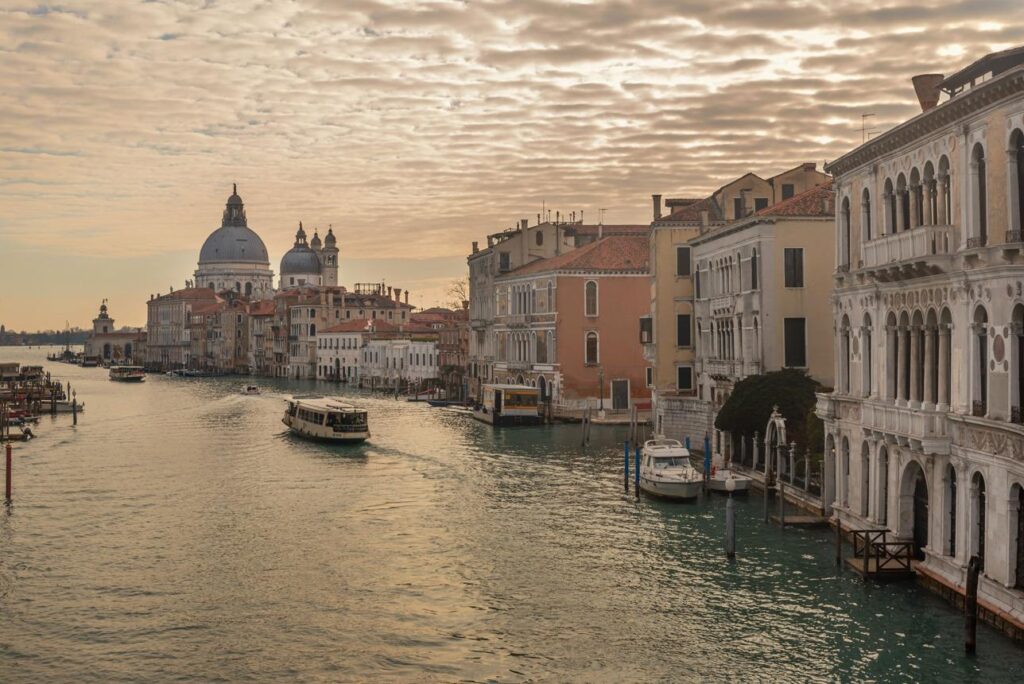 venice-vaporetto-grand-canal-winter